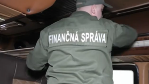 Finančná správa odhalila tajnú výrobňu cigariet. Škoda na dani je takmer 900-tisíc eur