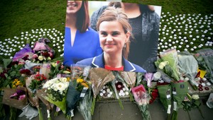 Britská polícia obvinila muža z vraždy poslankyne Jo Cox