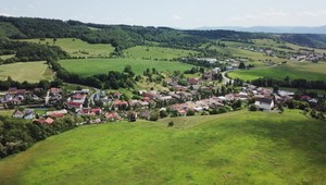 Nielen les, aj sídlisko. Medvede sa tlačia k ľuďom čoraz bližšie, lovcov však brzdia pravidlá