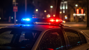 Nočná naháňačka v hlavnom meste: Vodič bez vodičáku unikal pred policajtmi