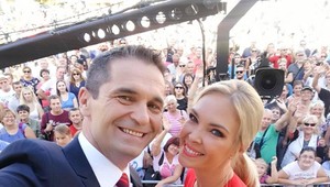 Program pre deti, vystúpenia a hlavné spravodajstvo naživo. Televízia JOJ vysielala z mesta pod Urpínom