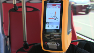 Muž v autobuse vytiahol nôž. Cestujúcemu sa vyhrážal, že ho dopichá