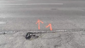 Okamih nepozornosti spôsobil nehodu. Trinásťročnú školáčku na frekventovanej ceste zrazila dodávka