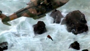 Manželia túžili po selfie, spadli z útesu