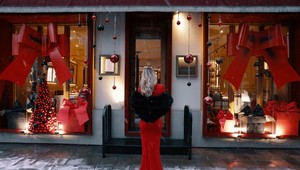 Ženy ich takmer vykúpili! Tieto ŠATY sú na vianočný večierok ako stvorené