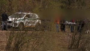 Záhadná smrť pri Váhu: Muž mal na tele bodné rany. Oblečenie, ale od krvi nebolo