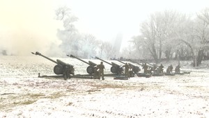 VIDEO: Vojaci si pripomenuli výročie vzniku Slovenskej republiky, vypálili 21 delostreleckých sálv