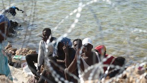 Talianski záchranári našli v plavidle s migrantmi troch mŕtvych vrátane dvoch detí