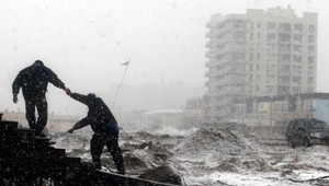 New York zasiahla ďalšia silná búrka, husto sneží