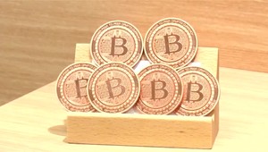 Plánujú zdaniť virtuálnu menu. Istotu od štátu ale nečakajte