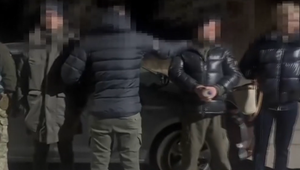 Chytili pašeráka ľudí, ktorý sa vydával za novinára. Hľadaný bol v celej Európe