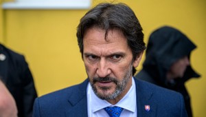 Youtuberi narušili zbrojovku a všetko si točili. Opozícia vyzýva Kaliňáka na odstúpenie