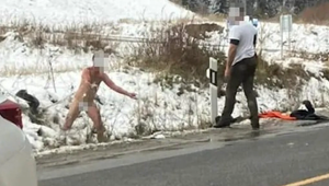 Polícia zasahuje: Nahý muž behal pomedzi autá, pil špinavú vodu a opľul svedkov