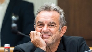 Konflikt v parlamente: Pročko vykrikoval na Blanára, že je hanba parlamentu. Vy ste hluchý, reagoval Blanár