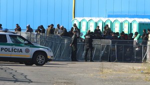 Polícia zachytila dvoch teroristov pri preverovaní nelegálnych migrantov