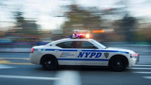 Policajná naháňačka skončila predčasne. Policajtom na elektromobile došla energia