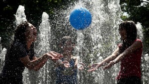 SHMÚ varuje! Čakajú nás horúčavy, ale aj búrky