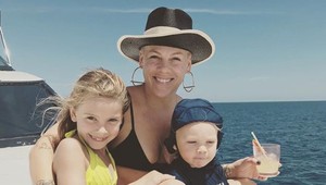 Pink prehovorila o potratoch, fotky detí už nebude dávať na sociálne siete