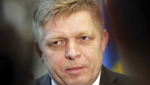 Slovenský premiér Robert Fico stojí pred hamletovskou otázkou