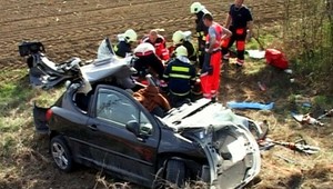 Čelná zrážka áut pri Bánovciach! Štyria ťažko zranení