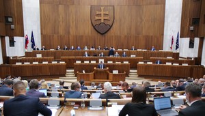 Pre koronavírus preložili schôdzu NR SR, poslanci zasadnú až v novembri