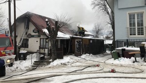 V žilinskej mestskej časti Zástranie horí krčma