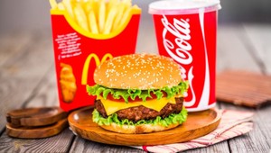 Takto dnes vyzerá hamburger kúpený pred 20 rokmi