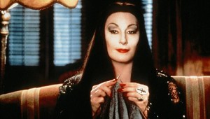 Desivá premena Morticie z Addamsovcov: Prečo to so sebou urobila?