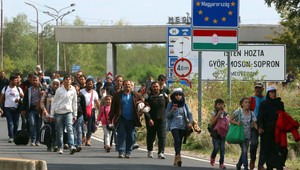 Rakúska polícia uzavrela diaľnicu A4, do Viedne po nej putujú utečenci