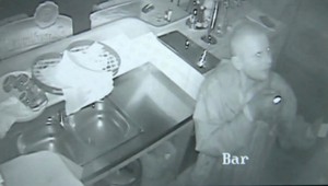 Zlodej vykradol motorest. Bral kolená, uhorky aj maslá