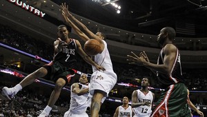 Philadelphia zdolala Detroit 95:90 a postúpila do play off