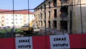 V Snine začali s búraním Titanicu, obyvateľov vysťahovali