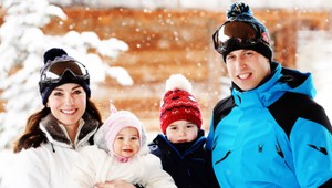 Dovolenka kráľovskej rodiny. V Alpách si užívali princ William s Kate a deťmi