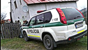 Jana (35) vzala deti do školy, manžel (62) ju rozsekal