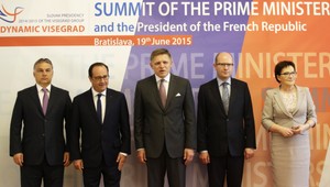 Premiéri V4 a Hollande za jedným stolom: Rokovali o Ukrajine i bezpečnosti Únie