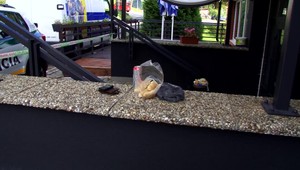 Muž prišiel o život pri páde zo schodov