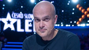 Koniec účesu “na koleno”! Jaro Slávik sa nechal vylepšiť, výsledok už vidieť na prvý pohľad