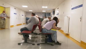 Pacienti platia desiatky eur za termín u lekára. Štátny systém zlyháva, tvrdia odborníci