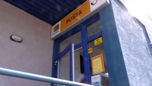 Poštárka si nelegálne privyrábala. Okrádala zákazníkov