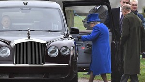 Briti si vydýchli, uzdravená kráľovná prišla s rodinou na bohoslužbu