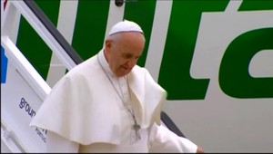 Pápež František pricestoval do Írska. Stretne sa aj s obeťami sexuálneho zneužívania kňazmi