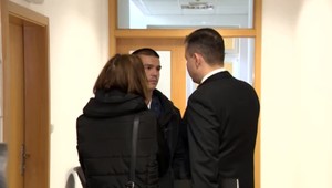 Dávid, ktorý prišiel na políciu a priznal sa k vražde otca, stál pred súdom