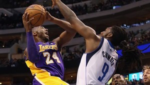 NBA: Lakers dominovali v Dallase, 1000.zápas Cartera