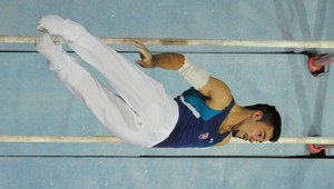 Piasecký po 13. mieste vo viacboji, 5. na bradlách