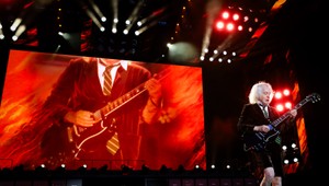 Koncert AC/DC je najväčší v histórii Slovenska. Na mieste je viac ako stotisíc ľudí