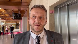 Došlo aj na slzy: Poslanec OĽaNO Milan Kuriak v NR SR sa neubránil emóciám