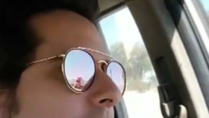 Predbiehal, pozeral do mobilu a vletel do cesty kamiónu