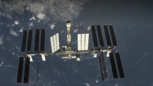 Do ruskej vesmírnej lode niekto vyvŕtal dieru. Obviňujú amerických kozmonautov