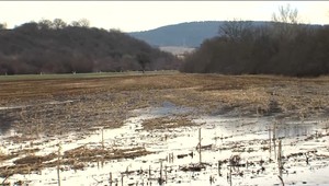Ťažké stroje vypúšťali špinavú tekutinu neďaleko sídla talianskych podnikateľov. Na rade sú kontrolóri