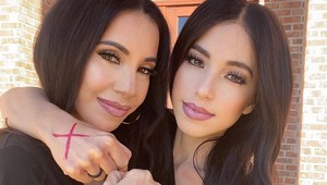 Matku s dcérou považujú za sestry: Uhádnete, ktorá z nich je o 30 rokov staršia?